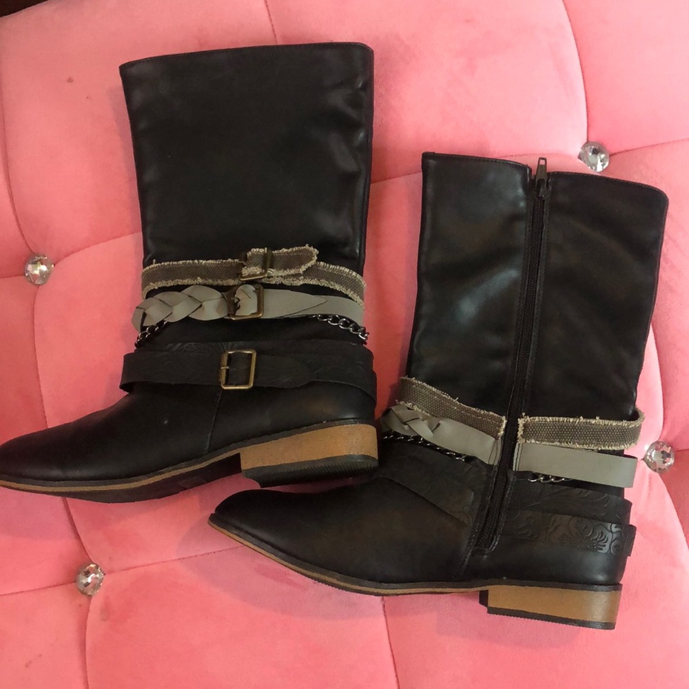 Combat type boots